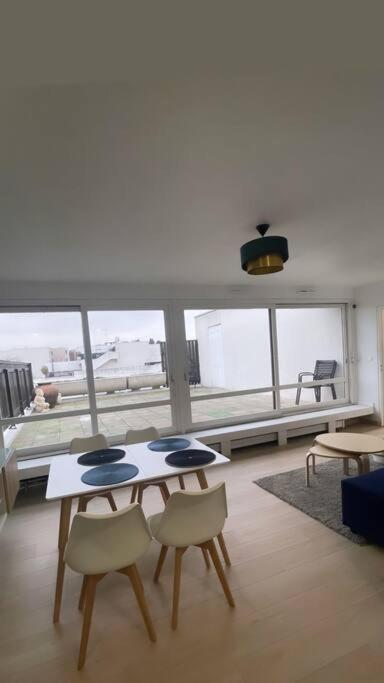 T2 Renove Avec Terrasse Proche Paris Et Disneyland 샹-쉬르-마른 외부 사진